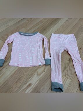 The Honest Company Girls Pink & White Printed Pajama Set with Gray Trim